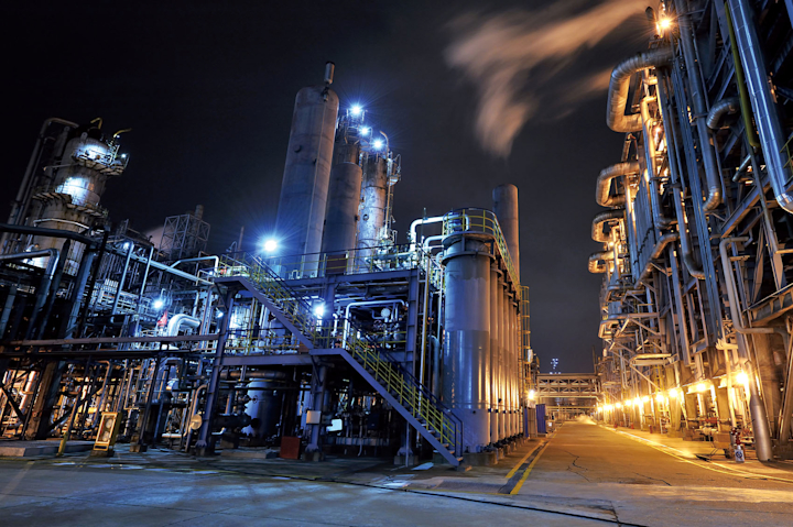 oil-refinery-factory-manufacturing-gas